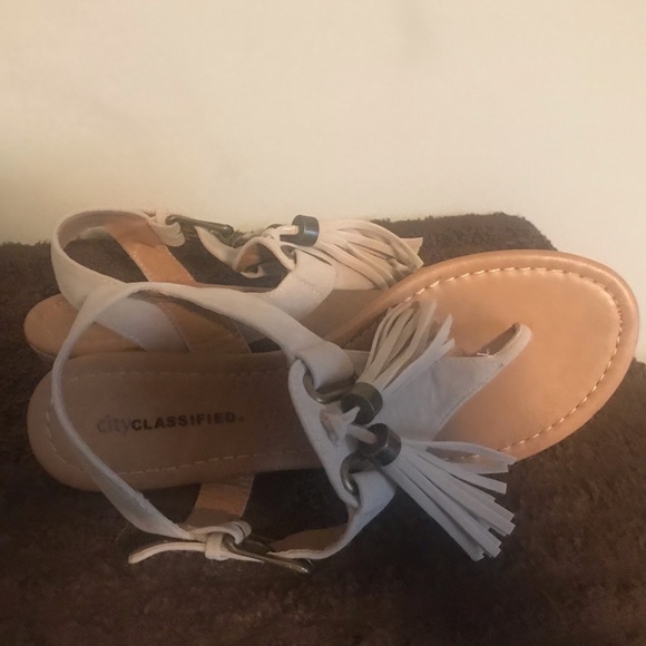 Sandals - Picture 2 of 4